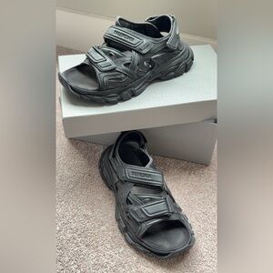 Balance Track Sandal